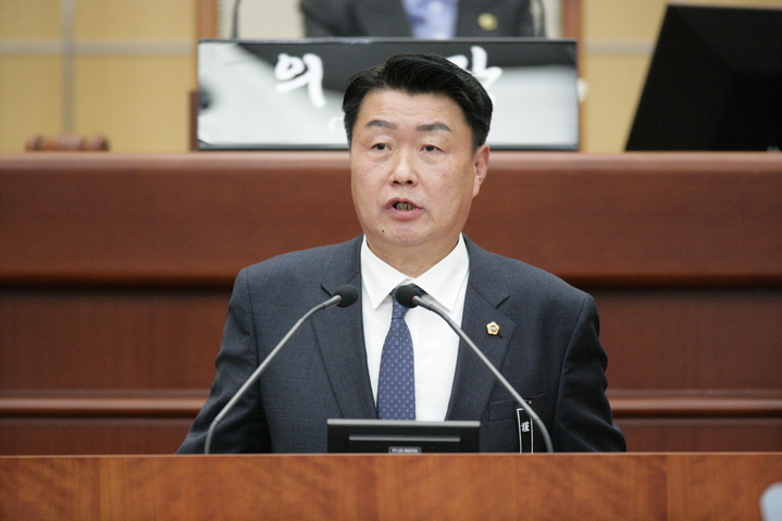 [전주=뉴시스] 김동구 전북도의원이 7일 제398회 임시회에서 정부를 향해 신동진벼 보급종 중단 정책 철회를 촉구하고 있다. 2023.03.07 (사진= 전라북도의회 제공) *재판매 및 DB 금지