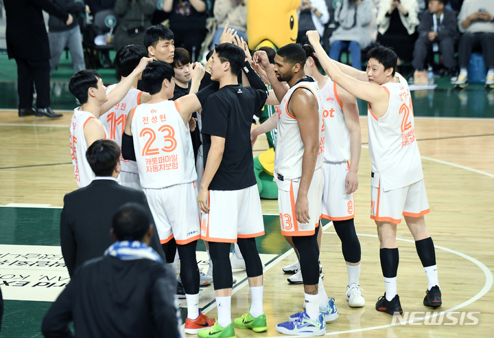 [서울=뉴시스]프로농구 고양 캐롯 (사진 = KBL 제공)