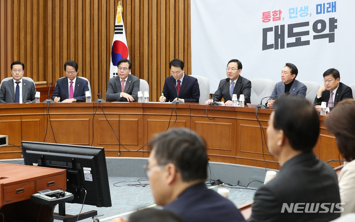 [서울=뉴시스] 이영환 기자 = 주호영 국민의힘 원내대표가 7일 오전 서울 여의도 국회에서 열린 원내대책회의에서 발언을 하고 있다. 2023.03.07. 20hwan@newsis.com