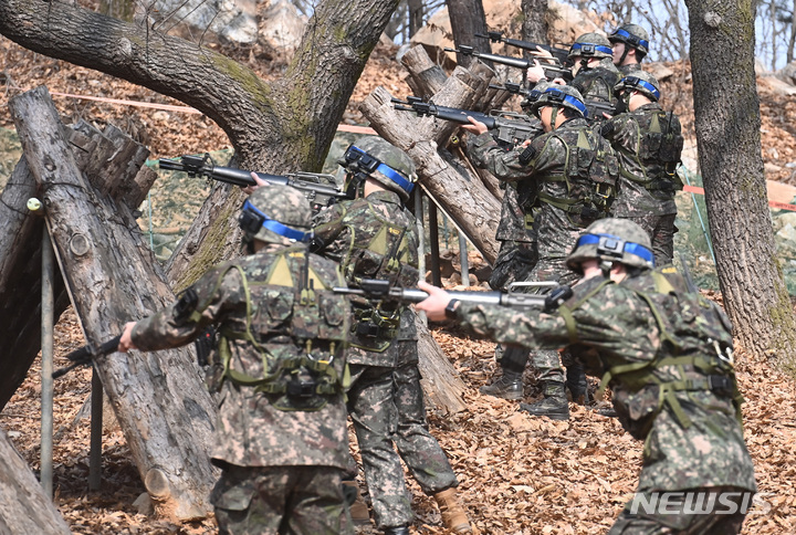 훈련 중인 예비군. 사진은 기사와 관련이 없음. (뉴시스 DB) photo@newsis.com