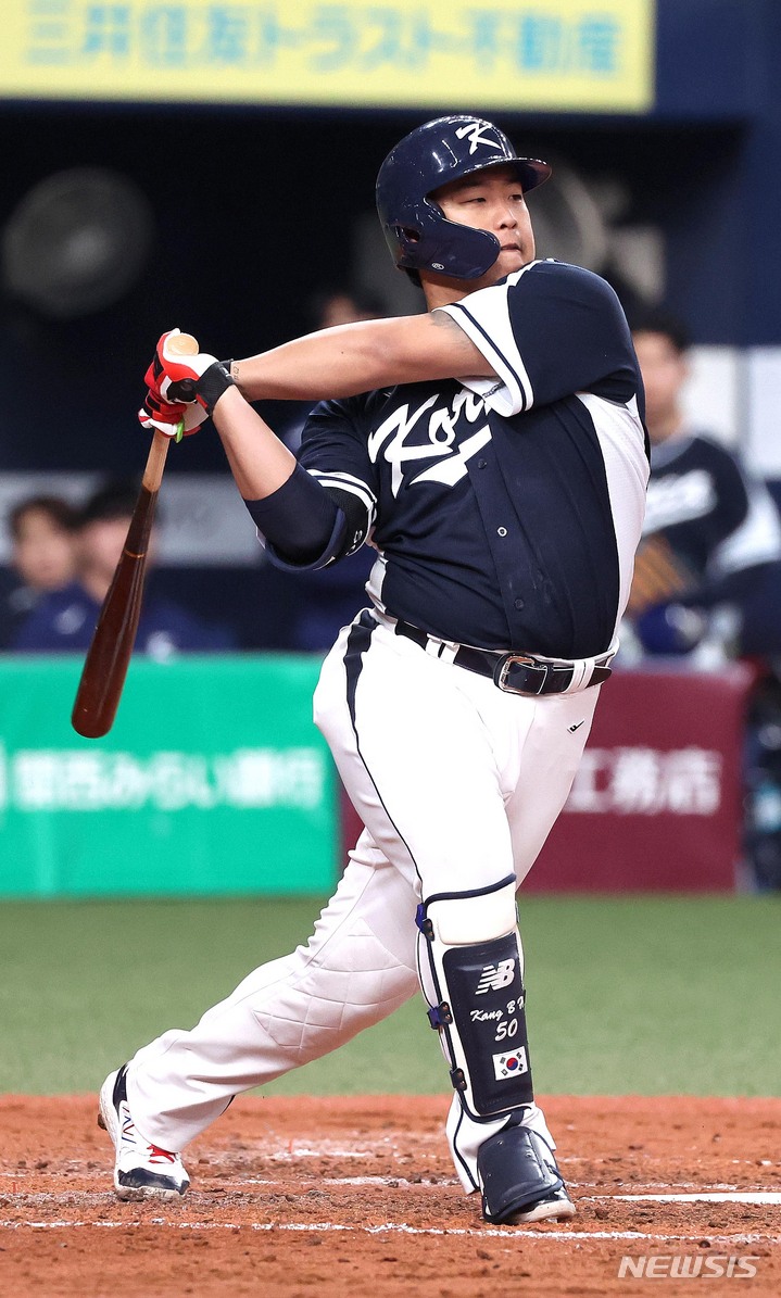 [오사카=뉴시스] 김선웅 기자 =&nbsp; 7일 일본 교세라 돔 오사카에서 열린 일본 프로야구팀 한신 타이거즈와 WBC 대한민국 대표팀의 경기, 5회초 무사 1,3루 상황 강백호가 1타점 적시타를 치고 있다. 2023.03.07. mangusta@newsis.com