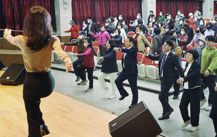 [광주=뉴시스] 이영주 기자 = 광주 동구는 지역 내 자발적인 걷기 실천 문화 확산과 건강생활실천 분위기 조성을 위해 지난 7일 1530 걷기체험단 발대식을 갖고 본격 운영에 들어간다고 8일 밝혔다. (사진 = 광주 동구 제공) 2023.03.08. photo@newsis.com *재판매 및 DB 금지