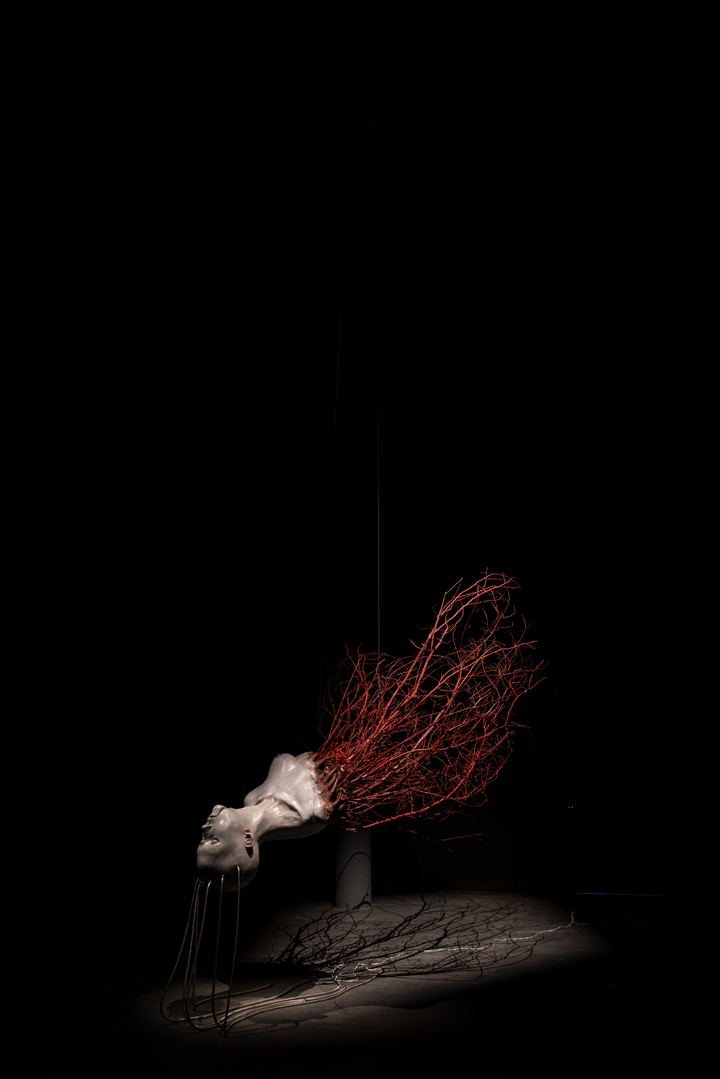 노진아, 〈진화하는 신, 가이아〉, 2017／2023, 인공지능 로보틱스 조각(사진=백남준아트센터 제공) *재판매 및 DB 금지