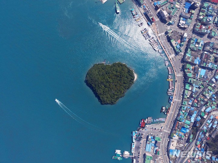 [완도=뉴시스]&nbsp; 해양수산부는 8일 전남 완도군 완도읍 군내리에 위치한 주도를 '3월, 이달의 무인섬'으로 선정했다. (이미지=한국섬진흥원 제공) 2023.03.08. phpto@newsis.com
