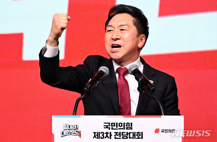 수락연설하는 김기현 대표.  [고양=뉴시스] 고범준 기자 = 김기현 국민의힘 신임 당대표가 지난 3월8일 경기 고양시 킨텍스에서 열린 제3차 전당대회에서 수락연설을 하고 있다. (공동취재사진) 2023.03.08. photo@newsis.com