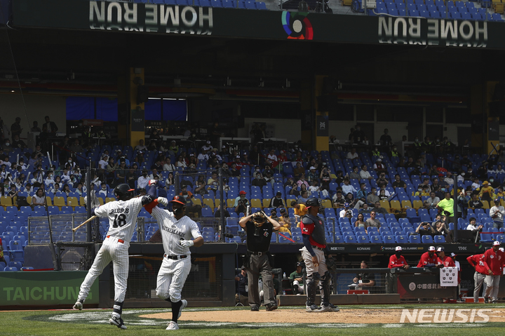 [타이중=AP/뉴시스]네덜란드가 9일 대만 타이중 저우지 구장에서 열린 파나마와 2023 WBC A조 2차전에서 이겼다. 2023.03.09.