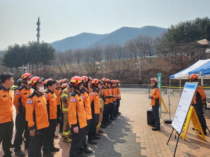 [대구=뉴시스] 대구 수성소방서는 2023년 1분기 불시 긴급구조통제단 가동 훈련을 실시했다. (사진 = 대구 수성소방서 제공) 2023.03.09. photo@newsis.com *재판매 및 DB 금지