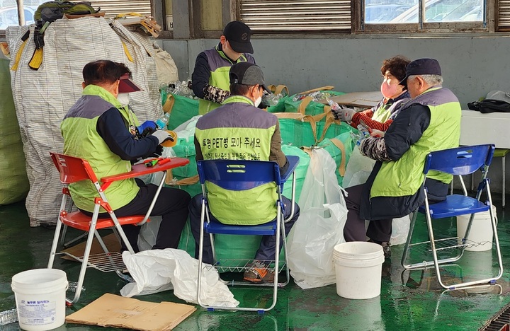 [부산=뉴시스] 코레일(한국철도공사) 부산경남본부의 부산역 업사이클링 사업. (사진=코레일 부산경남 제공) *재판매 및 DB 금지