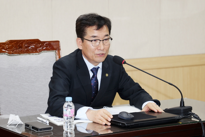 윤건영 충북교육감 *재판매 및 DB 금지