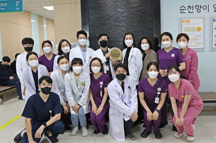 순천향대천안병원이 지난 9일 오후 병원 외래진료관 당뇨교육실에서 당뇨병 교육 인증병원 현판식을 열었다. (사진=순천향대 천안병원 제공) 2023.03.10. photo@newsis.com *재판매 및 DB 금지