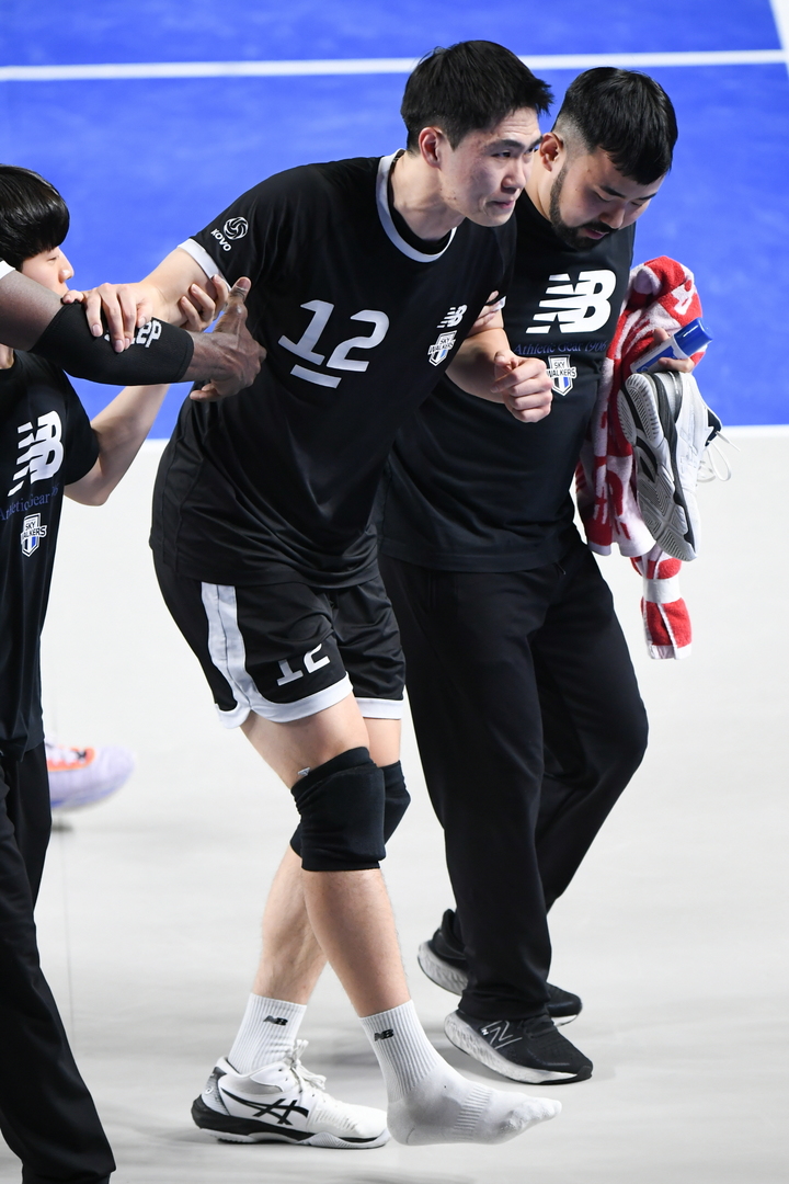 [서울=뉴시스]전광인 부상. 2023.03.09. (사진=한국배구연맹 제공) *재판매 및 DB 금지