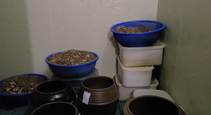 [서울=뉴시스] 식품의약품안전처는 최근 천마·녹용·홍삼 등 원료 함량을 속이거나 비위행적인 환경에 대한 집중 단속을 벌인 결과 총 12개 업체를 식품위생법, 식품 등의 표시·광고에 관한 법률 위반으로 적발했다. (사진=식약처 제공) *재판매 및 DB 금지