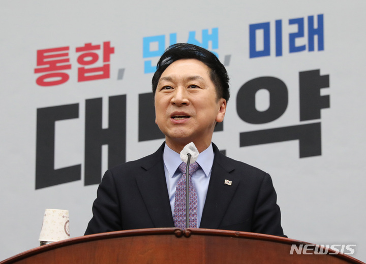 [서울=뉴시스] 전진환 기자 = 김기현 국민의힘 신임 당대표가 10일 오전 서울 여의도 국회에서 열린 정책의원총회에서 인사말을 하고 있다. 2023.03.10. amin2@newsis.com