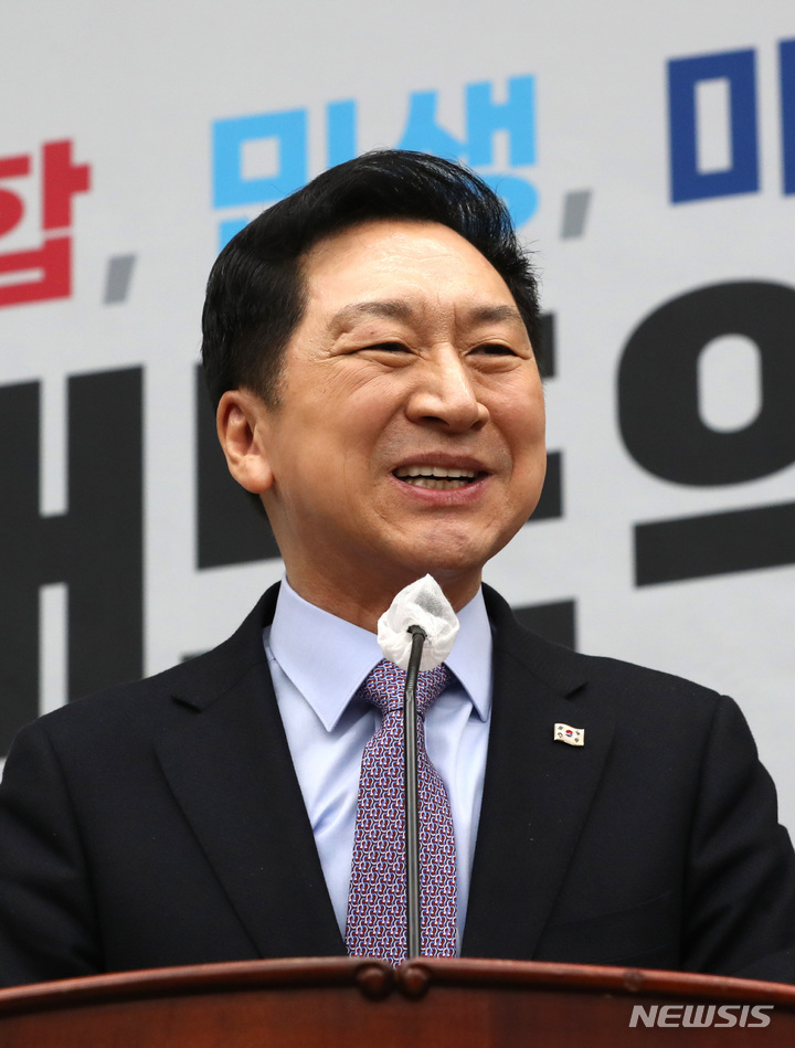 [서울=뉴시스] 전진환 기자 = 김기현 국민의힘 신임 당대표가 10일 오전 서울 여의도 국회에서 열린 정책의원총회에서 인사말을 하고 있다. 2023.03.10. amin2@newsis.com