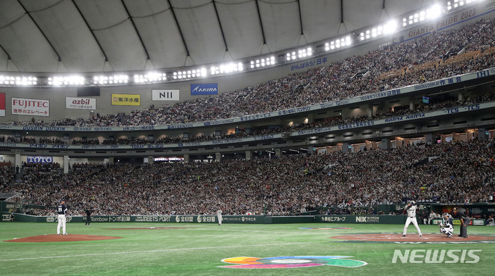 [도쿄=뉴시스] 김선웅 기자 = 10일 일본 도쿄돔에서 열린 월드 베이스볼 클래식(WBC) 2023 B조 일본과 대한민국의 경기가 진행되고 있다. 1회말 선발로 나선 김광현과 일본 타자 오타니의 모습. 2023.03.10. mangusta@newsis.com