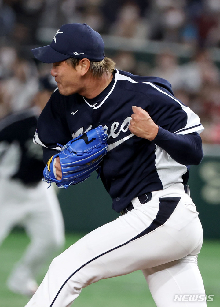 [도쿄=뉴시스] 김선웅 기자 = 10일 일본 도쿄돔에서 열린 월드 베이스볼 클래식(WBC) 2023 B조 일본과 대한민국의 경기, 1회말 한국 선발투수 김광현이 오타니를 삼진으로 잡아낸 후 세레머니를 하고 있다. 2023.03.10. mangusta@newsis.com