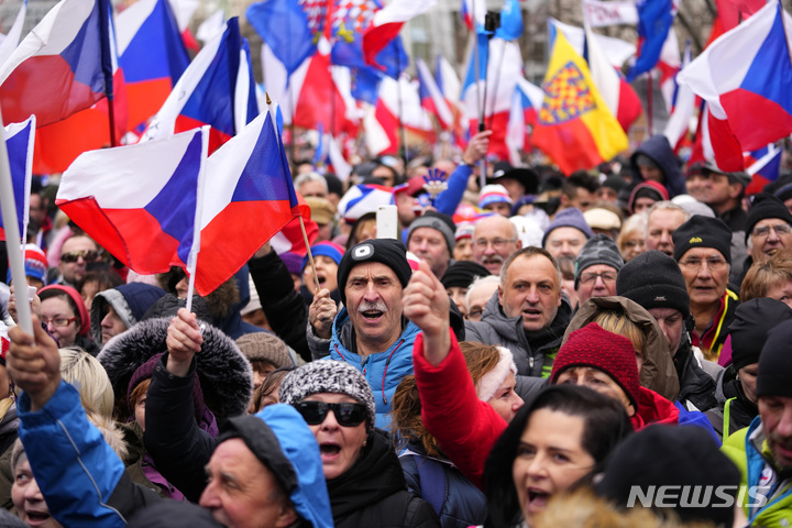 체코 프라하서 인플레 ·우크라 원조 반대 대규모 시위 