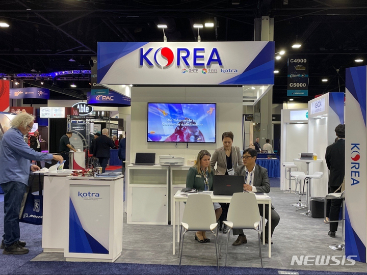 [창원=뉴시스] 홍정명 기자=지난 6일부터 9일까지 미국 애틀랜타에서 열린 '2023 헬리엑스포' 행사장에 설치된 'KOREA' 홍보부스.(사진=경남테크노파크 제공) 2023.03.13. photo@newsis.com