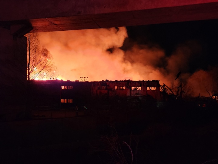 13일 오전 4시께 대전 대덕구 목상동에 있는 한국타이어 공장에서 보관 중인 타이어가 불에 타고 있다.. 2023.03.13 *재판매 및 DB 금지