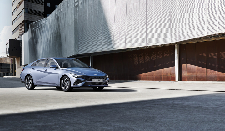 [서울=뉴시스] 현대차가 3년 만에 출시한 '더 뉴 아반떼' 부분변경 모델. (사진=현대자동차 제공) 2023.03.13 photo@newsis.com *재판매 및 DB 금지