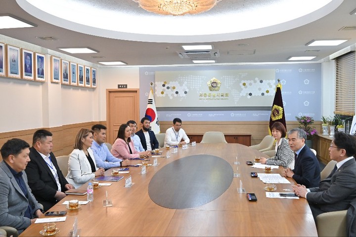 [서울=뉴시스]김현기 의장, 키르기스스탄 경제인대표단과 면담.(사진=서울시의회 제공) *재판매 및 DB 금지