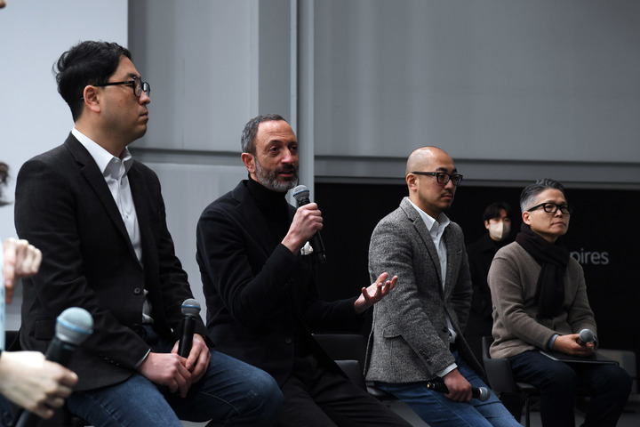 [서울=뉴시스] 기아가 대형 전기 스포츠유틸리티차량(SUV) EV9의 디자인을 공개했다. 17일 서울 성동구 레이어 41스튜디오에서 열린 미디어 프리뷰 행사에서 (왼쪽부터) 이민영 기아넥스트디자인내장팀장, 카림 하비브 기아글로벌디자인센터 부사장, 김택균 기아넥스트디자인 담당 상무, 윤문효 기아넥스트디자인내장2팀장이 취재진 질문에 답하고 있다. . (사진=기아 제공) 2023.03.15 photo@newsis.com *재판매 및 DB 금지