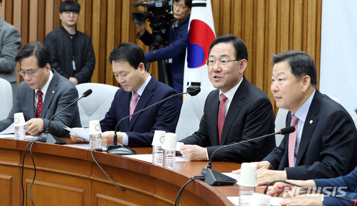 [서울=뉴시스] 전진환 기자 = 주호영 국민의힘 원내대표가 14일 오전 서울 여의도 국회에서 열린 원내대책회의에서 발언하고 있다. 2023.03.14. amin2@newsis.com