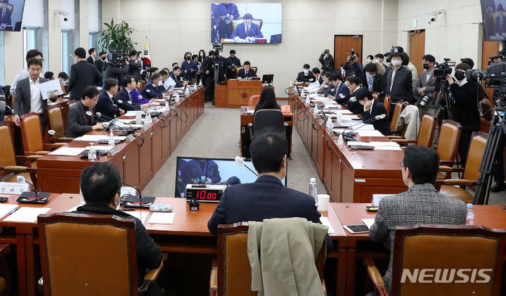 [서울=뉴시스] 추상철 기자 = 14일 오전 서울 여의도 국회에서 기획재정위원회 '재정준칙 도입에 관한 공청회'가 열리고 있다. 2023.03.14. scchoo@newsis.com