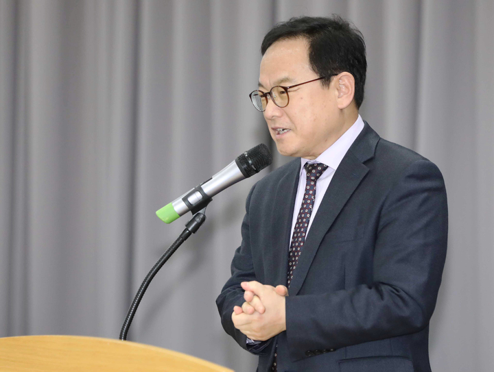 [서울=뉴시스] 김승호 인사혁신처장이 지난 14일 세종시 인사혁신처에서 열린 '인사혁신처 아카데미'에 참석해 인사말을 하고 있다. (사진=인사혁신처 제공) 2023.03.14 photo@newsis.com *재판매 및 DB 금지