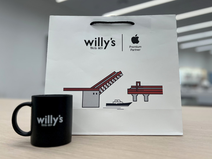 [부산=뉴시스] 부산 원도심을 상징하는 영도대교 이미지가 삽입된 ‘윌리스’ 쇼핑백. (사진=롯데백화점 제공) *재판매 및 DB 금지