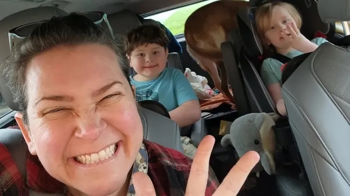 [서울=뉴시스]미국 샌디에이고 동물 서비스국 조이 올링거가 '하비'의 소식을 페이스북에 올린 뒤, 해당 게시글을 워싱턴주 우드빌에 사는 여성 셰리 랭스턴이 보고 아이들과 함께 6일간 4200㎞를 운전하는 여행을 떠나고 있다. (사진출처 : 미국 폭스뉴스 갈무리)2023.03.15 *재판매 및 DB 금지