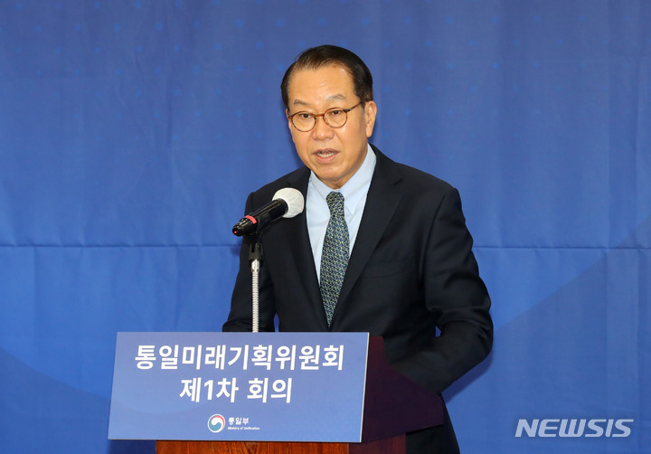 [서울=뉴시스] 배훈식 기자 = 권영세 통일부 장관이 15일 오후 서울 종로구 남북회담본부에서 열린 통일미래기획위원회 제1차 회의에 참석해 인사말을 하고 있다. 2023.03.15. dahora83@newsis.com