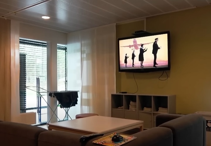 [서울=뉴시스] 한 익명 누리꾼은 할덴 교도소 사진을 공유하며 공공임대주택의 품질을 비판하기도 했다 (사진출처: 투데이뉴스 영상 캡처) 2023.03.16. *재판매 및 DB 금지