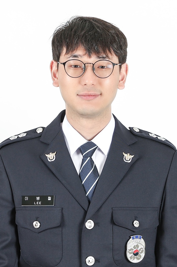 [서울=뉴시스]의사 출신 변호사로 경력경쟁채용된 이병철(34) 경감.(사진=경찰청 제공) *재판매 및 DB 금지