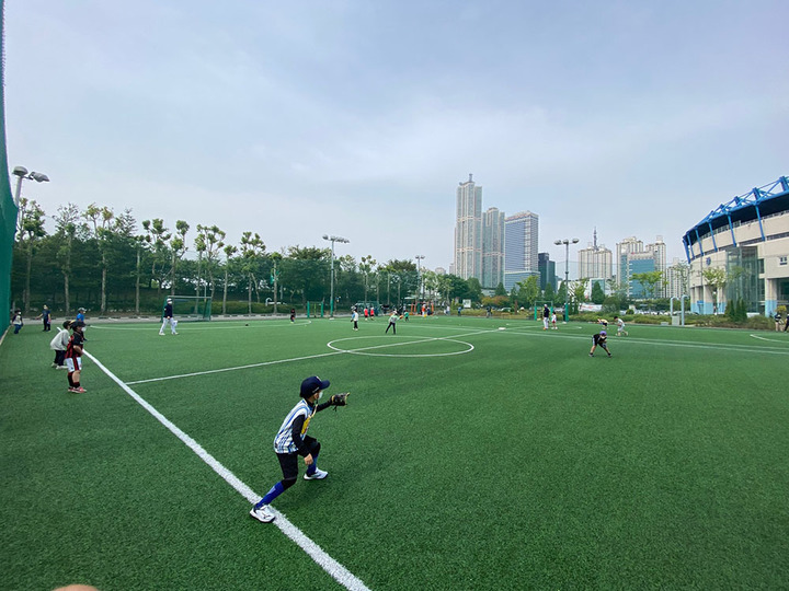 [서울=뉴시스]서울시 어린이 홈런왕 야구교실.(사진=서울시 제공) *재판매 및 DB 금지