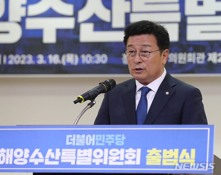 [서울=뉴시스] 전진환 기자 = 윤재갑 더불어민주당 의원. 2023.03.16. amin2@newsis.com