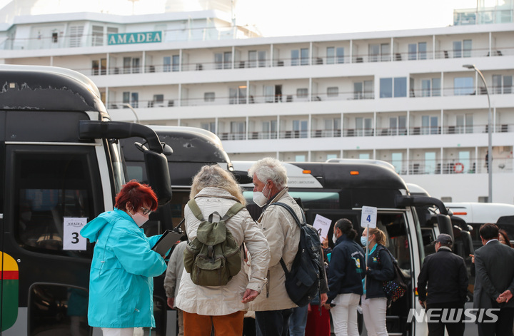 [제주=뉴시스] 우장호 기자 = 제주 여행객들 모습. 2023.03.16. woo1223@newsis.com