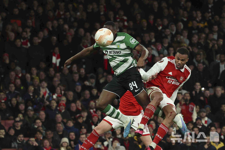 [런던=AP/뉴시스]첼시 유니폼을 입는 지오바니 켄다. 2023.03.16.