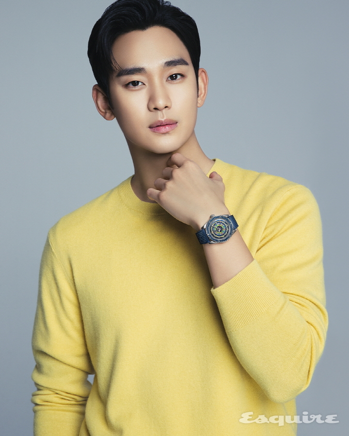 김수현, 노란 니트도 잘 어울리네…화보 공개