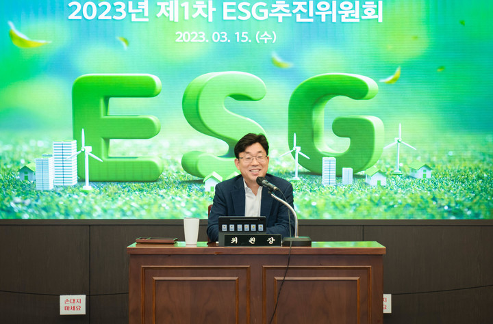 15일 서울 중구 농협은행 본사에서 열린 ESG추진위원회에서 금동명 위원장(농업·녹색금융부문 부행장)이 모두발언을 하고 있다.(사진=NH농협은행 제공) *재판매 및 DB 금지