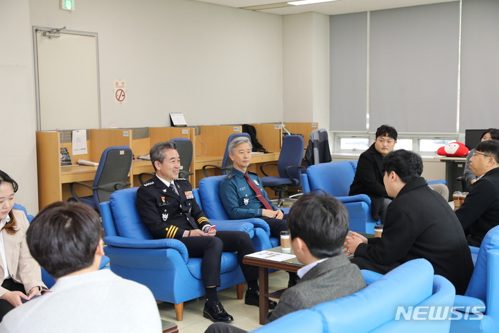 [청주=뉴시스] 조성현 기자 = 17일 오후 윤희근 경찰청장이 충북경찰청에서 기자 간담회를 하고 있다. (사진=충북경찰청 제공) 2023.03.17. photo@newsis.com *재판매 및 DB 금지