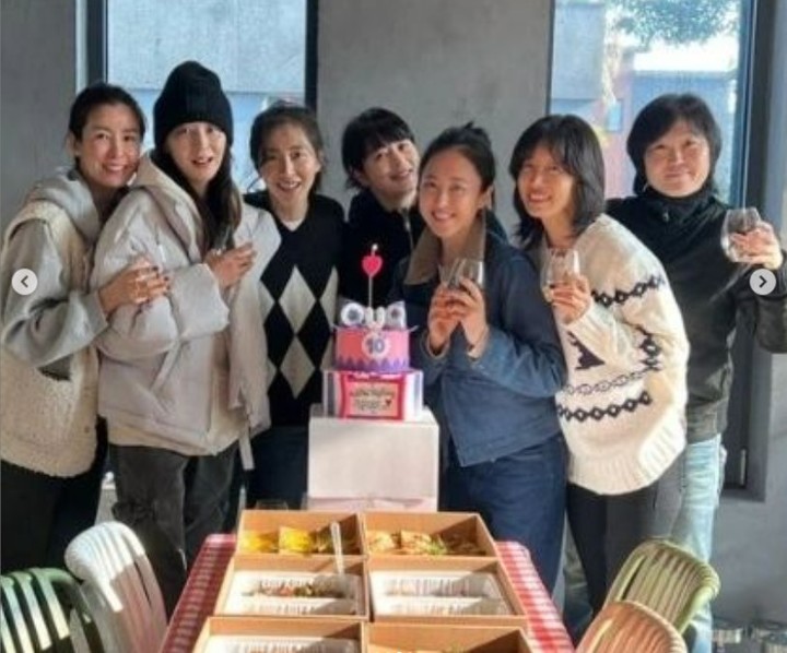 [서울=뉴시스] 이태란, 한고은, 송윤아, 김혜수, 김민정, 유선. 2023.03.17.(사진 = 개인계정 캡쳐) photo@newsis.com*재판매 및 DB 금지