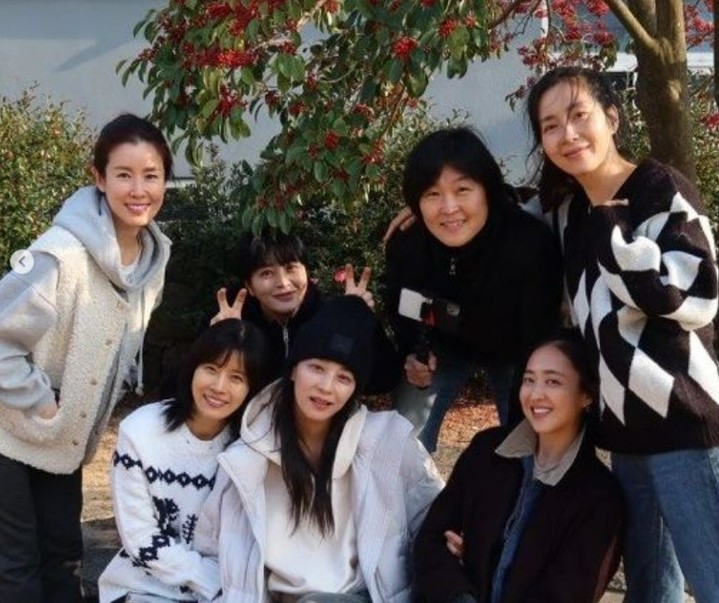 [서울=뉴시스] 이태란, 유선, 김혜수, 한고은, 김민정, 송윤아. 2023.03.17.(사진 = 개인계정 캡쳐) photo@newsis.com*재판매 및 DB 금지