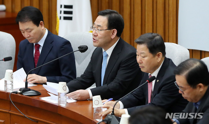 [서울=뉴시스] 추상철 기자 = 주호영 국민의힘 원내대표가 17일 오전 서울 여의도 국회에서 열린 원내대책회의에서 발언하고 있다. 2023.03.17. scchoo@newsis.com