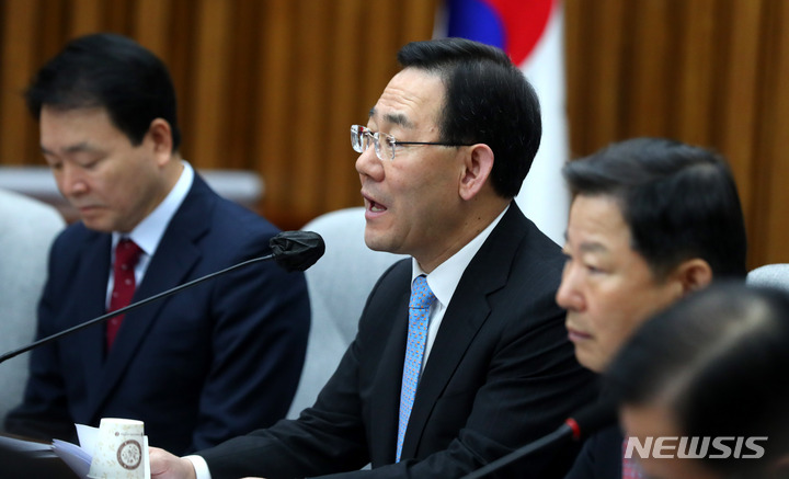 [서울=뉴시스] 추상철 기자 = 주호영 국민의힘 원내대표가 17일 오전 서울 여의도 국회에서 열린 원내대책회의에서 발언하고 있다. 2023.03.17. scchoo@newsis.com