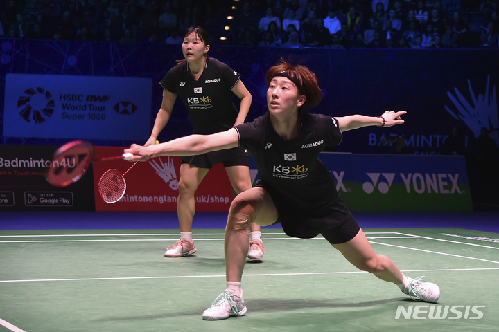 [버밍엄(영국)=AP/뉴시스] 전영오픈 준결승 뛰는 이소희-백하나 조. 2023.03.18.