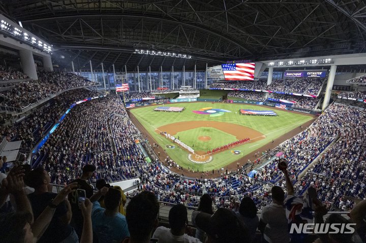 [마이애미=AP/뉴시스]미국이 20일(한국시간) 미국 마이애미 론디포 파크에서 2023 월드베이스볼클래식(WBC) 4강전에서 쿠바를 이겼다. 2023.03.20.