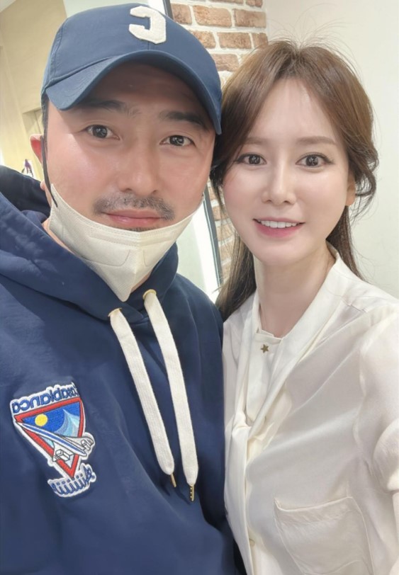 [서울=뉴시스] 안정환, 이혜원. 2023.03.20.(사진 = 개인 계정 캡쳐) photo@newsis.com*재판매 및 DB 금지