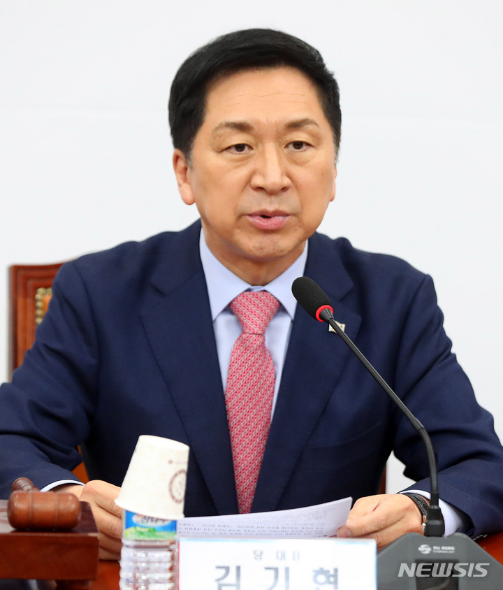 [서울=뉴시스] 추상철 기자 = 김기현 국민의힘 당 대표가 20일 오전 서울 여의도 국회에서 열린 최고위원회의에 참석해 발언하고 있다. 2023.03.20. scchoo@newsis.com