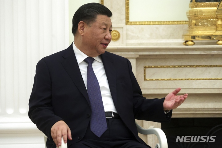 [모스크바=AP/뉴시스] 시진핑 중국 국가주석이 20일(현지시간) 러시아 모스크바 크렘린궁에서 블라디미르 푸틴 러시아 대통령과 면담을 하고 있다. 2023.03.21.